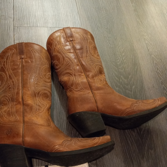 Ariat women's 7.5 brand new boots - Picture 5 of 6